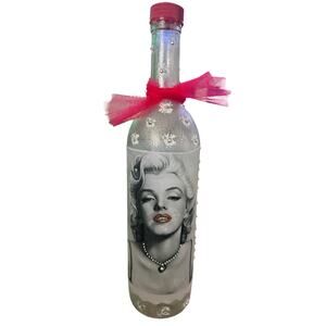 Marilyn Monroe wine bottle